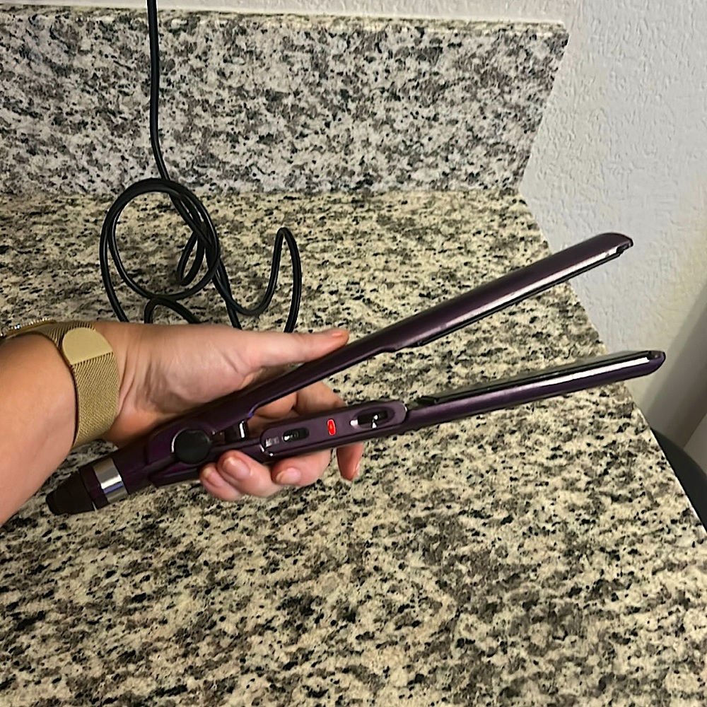 Purple Conair Infiniti Pro Straightener
